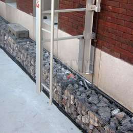 Mini-JOMY uitklapbare ladder - Bescherming tegen doorslag wanneer de ladder niet rust op een vaste ondergrond Bescherming tegen doorslag wanneer de ladder niet rust op een vaste ondergrond